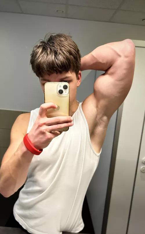 (19)Lick or sniff it?