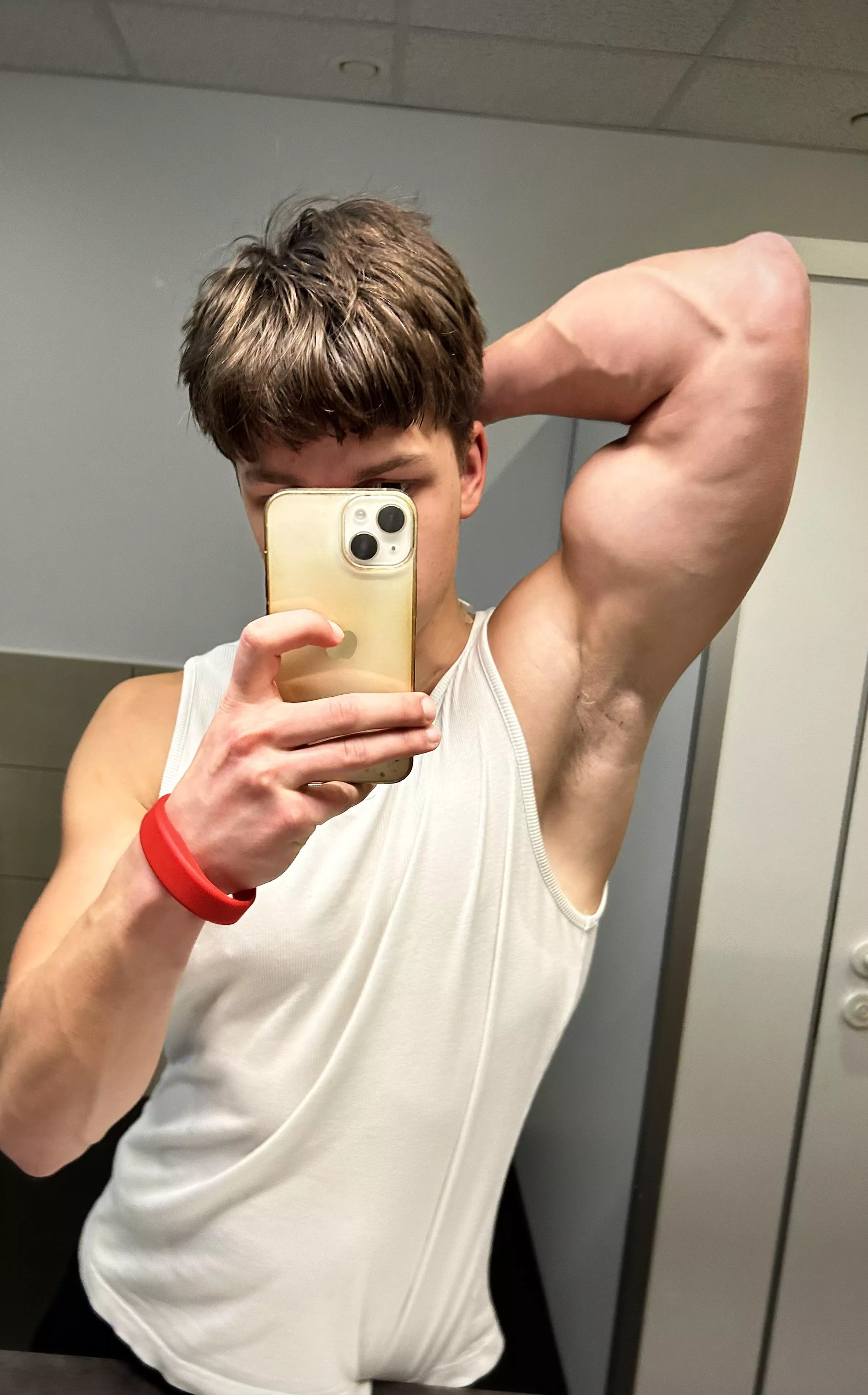 (19)Lick or sniff it?