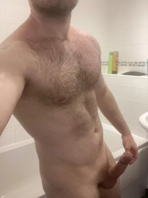 25 uk fit masc lad looking to chill naked, chat, bromance, have some fun. Into muscles and dirty talk. Let’s be straight bros chilling together. Tylerjaygym