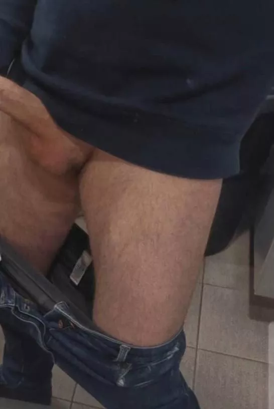 36 kinky bi married dad, very horned today. Anyone welcome to add, kink++ hmu: jackb7160 