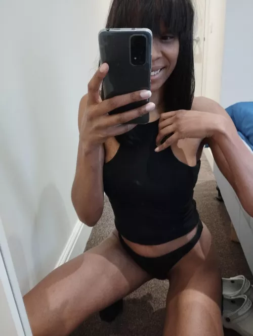 48 ye old milf that loves cooking and cleaning and if you ask nicely I'll suck your...