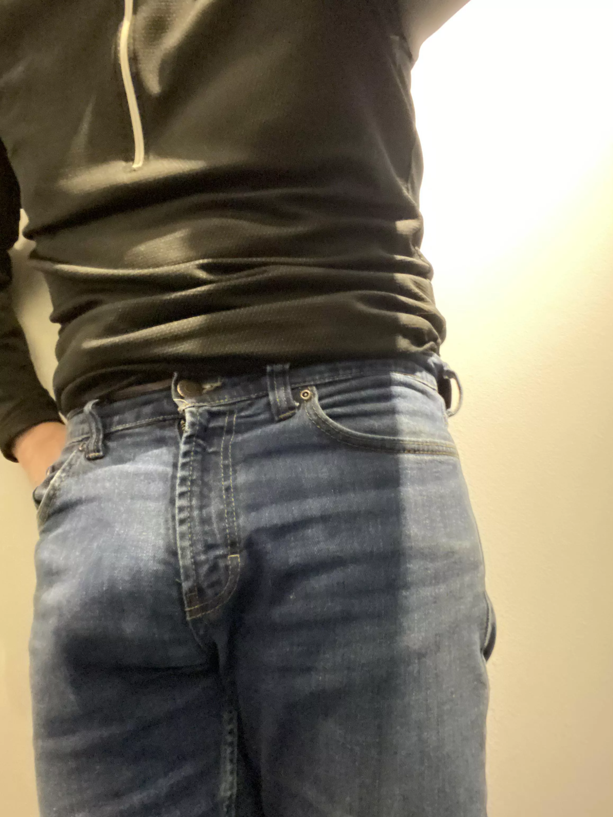 (61) when it's in the pants .. would you notice it at the checkout aisle