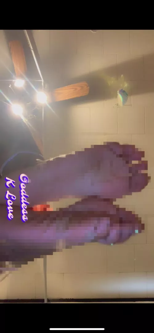 Bow at my pretty toes, darling