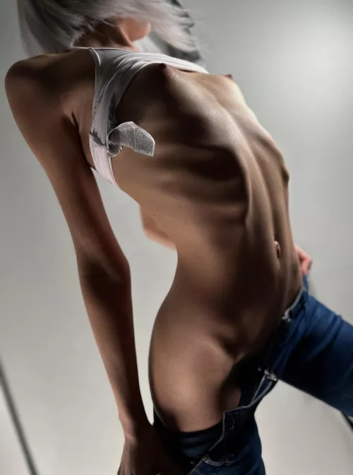 Can a 19yo skinny send you nudes? even while you at work