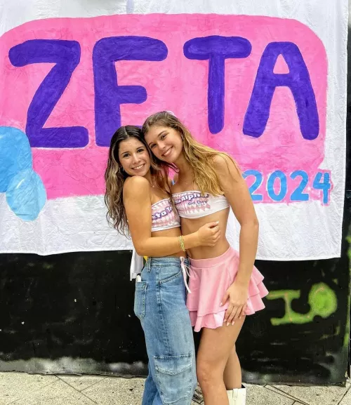 Cute sorority girls 