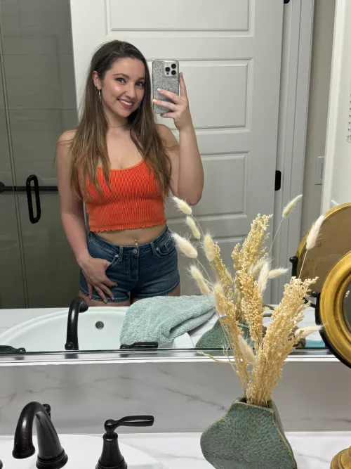 Do I look cute in orange?🧡