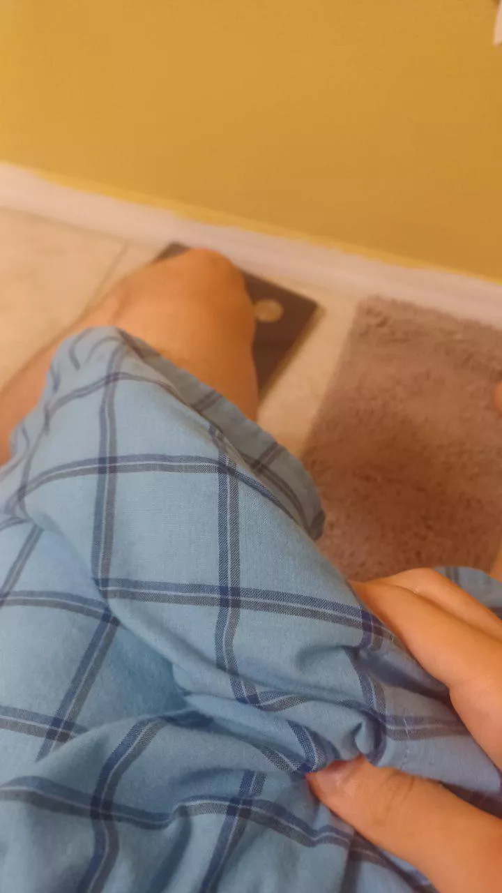 Hard to hide my bulge (18yo virgin)