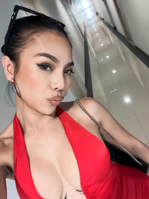 How's the red on me?