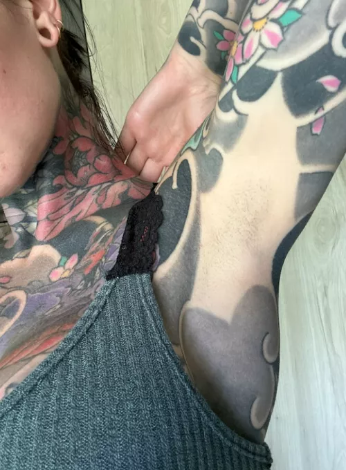 I enjoy getting my armpits licked