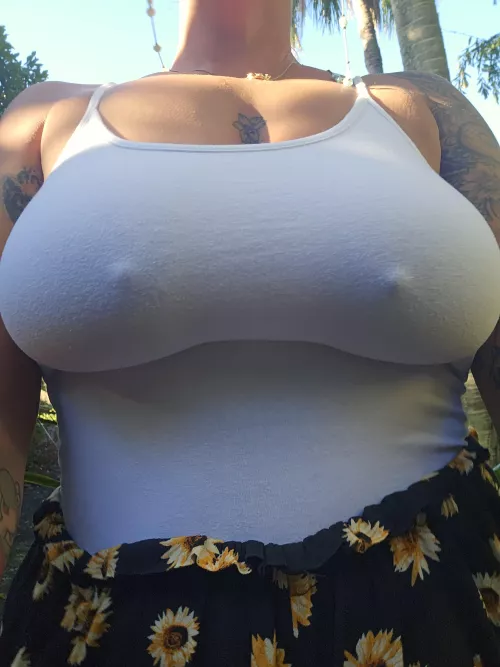 I love being bra-less in public, would you stare??