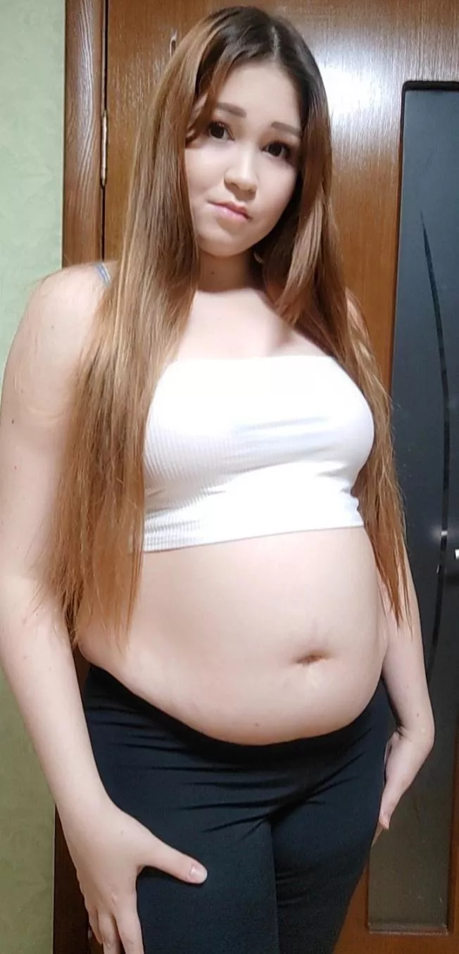 I love letting my FAT gut hang out a little in public 😈