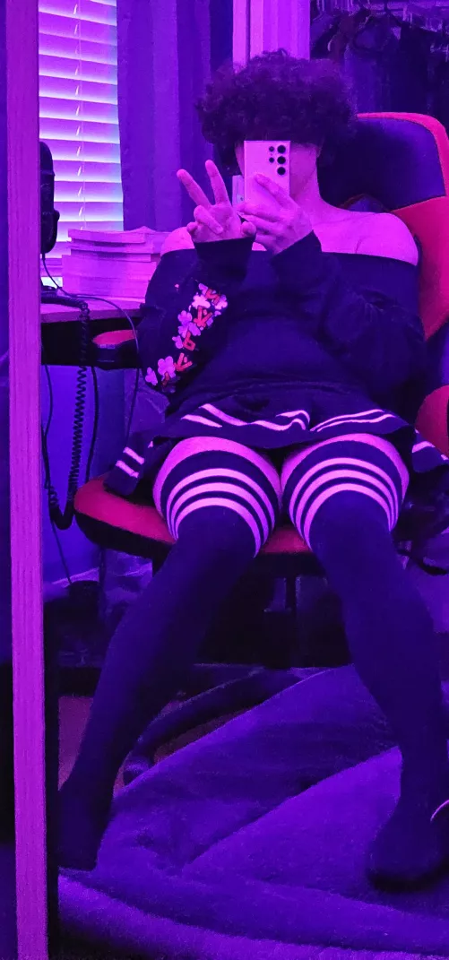 I love my thigh highs ;3