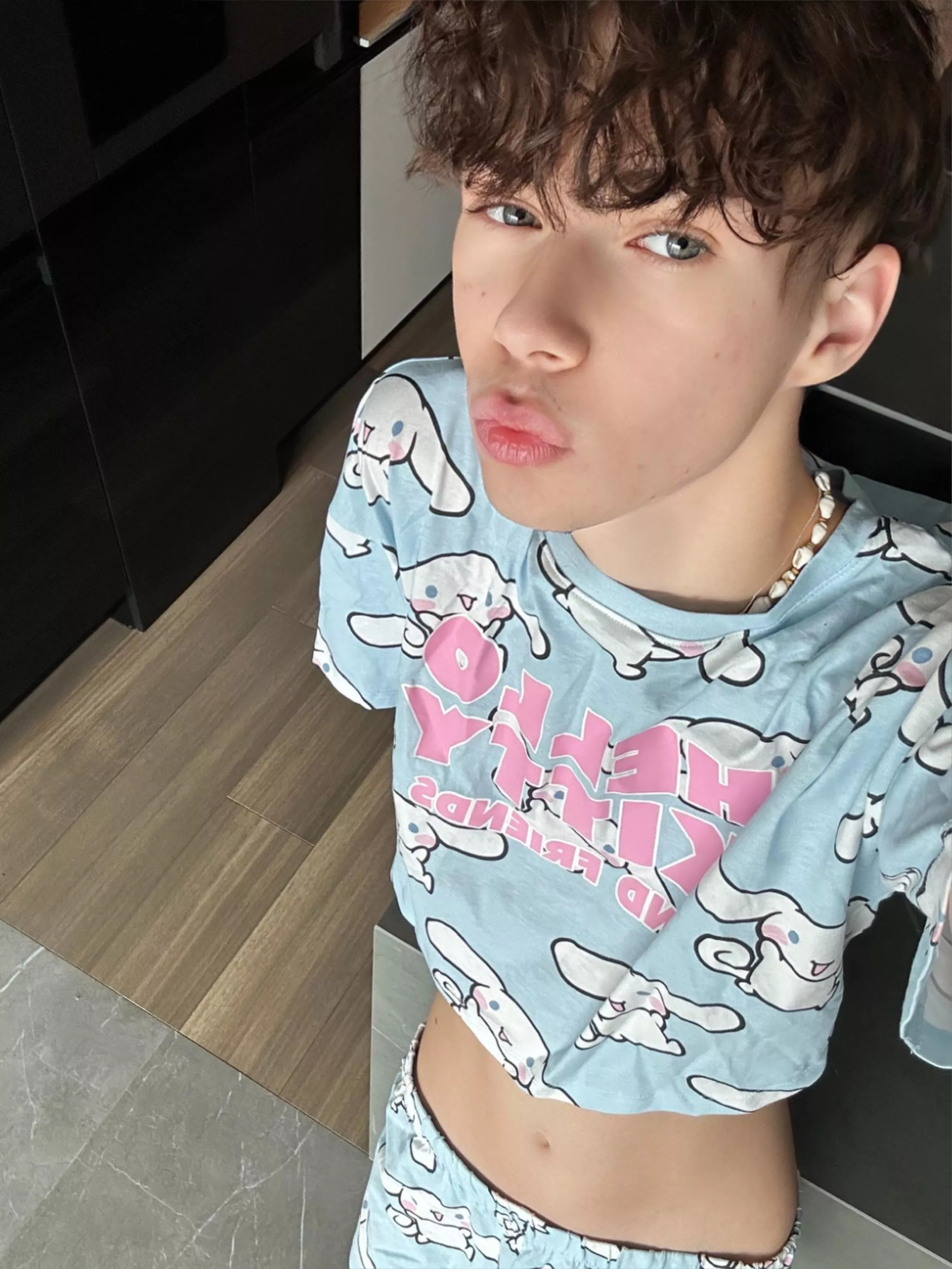 Interested to know if you'd be okay with a twink in revealing outfits?(19yo125lbs)