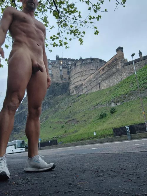 Naked landmark series: Edinburgh Castle 