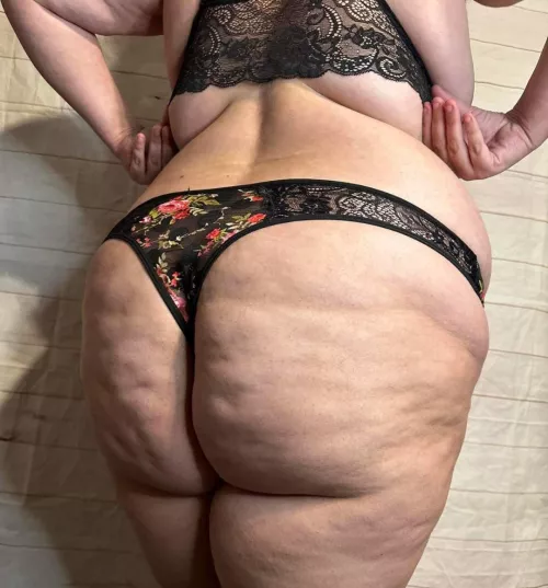 Nothing hotter than a big, dimpled ass!