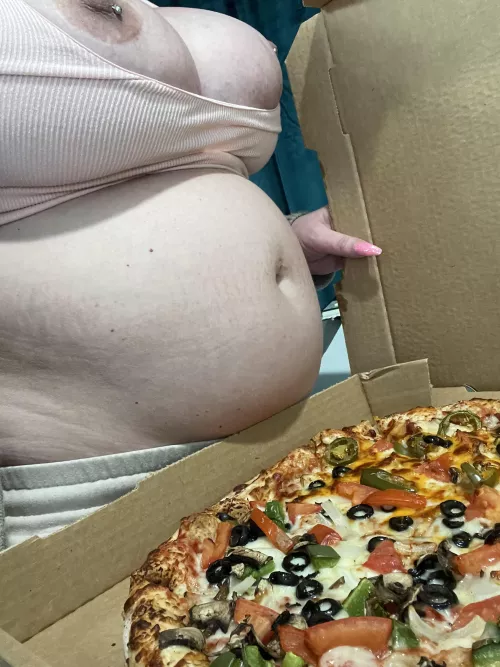 Ohhh someone bought me this pizza guess I gotta eat it now 