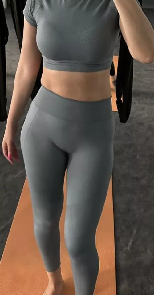 Rate my wife in leggings (42F)