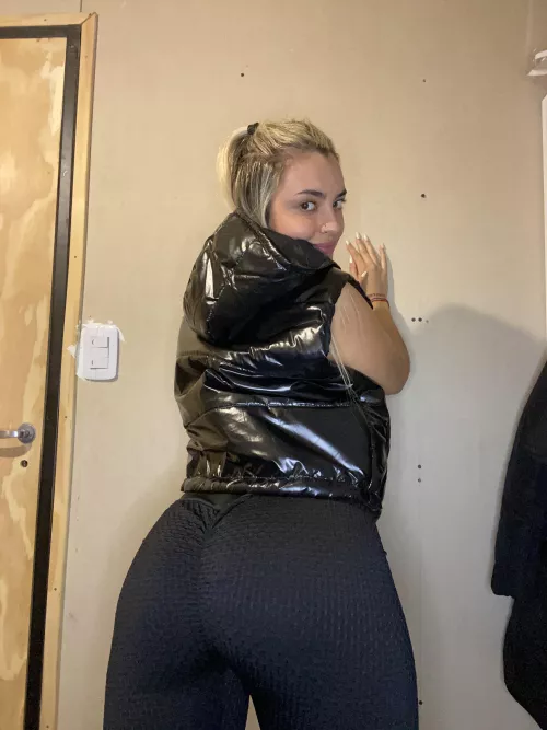 Rip me leggings off and taste my ass