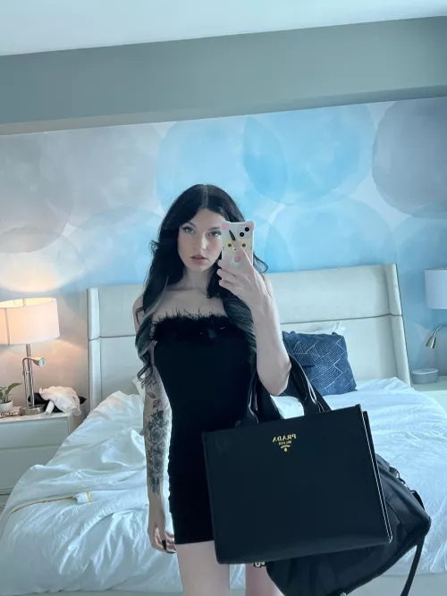 simple yet classy selfie for you