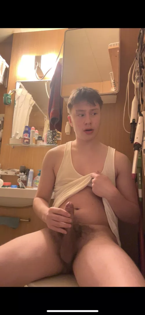 What do you prefer more in your throat? Pee or spit?🤤