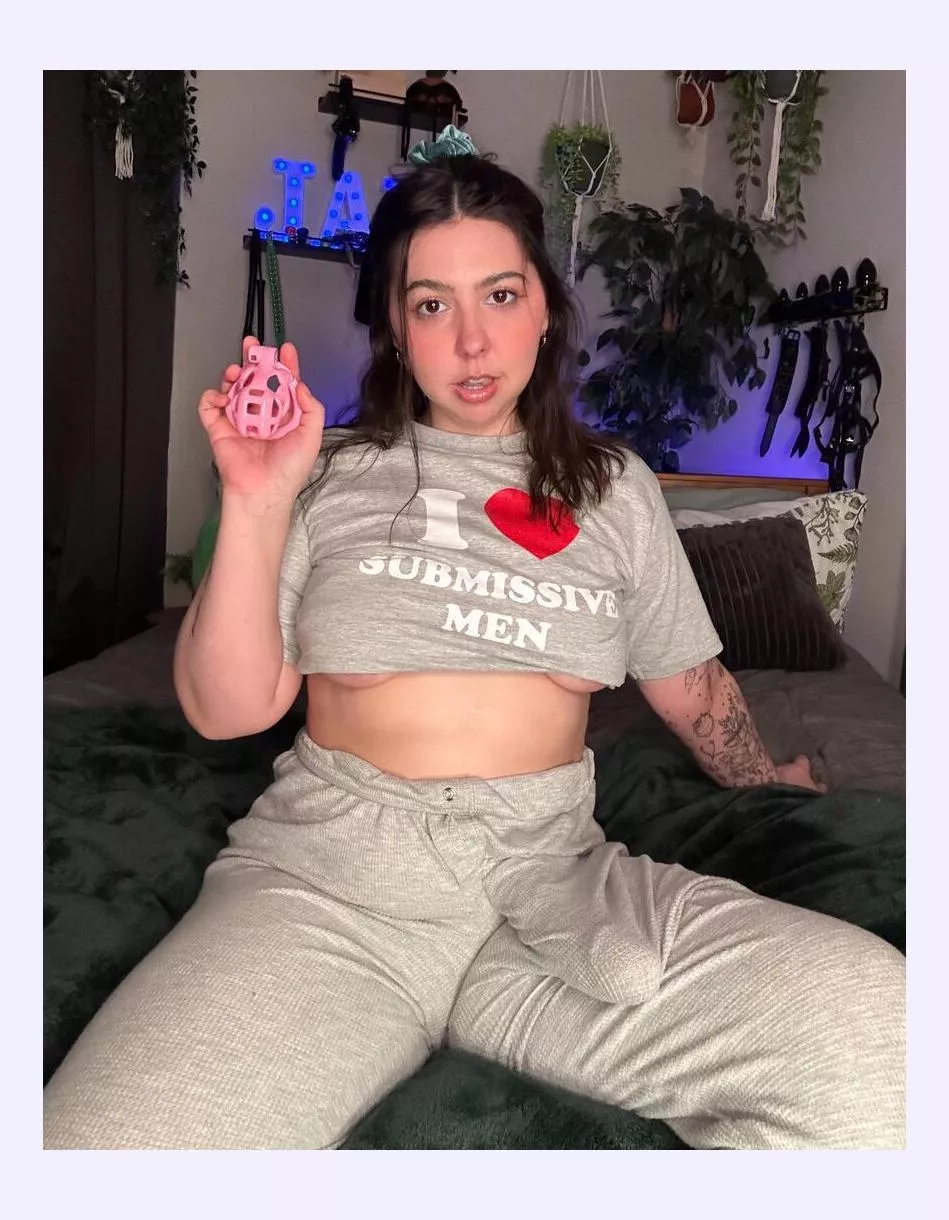 You didg’t know how weak you were until a real alpha forced you to your knees 💋