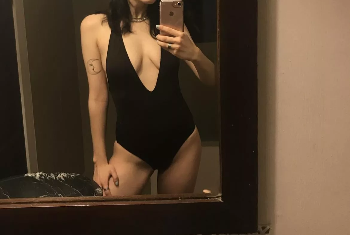 you see me in this at the hotel pool, what are you thinking? 👀