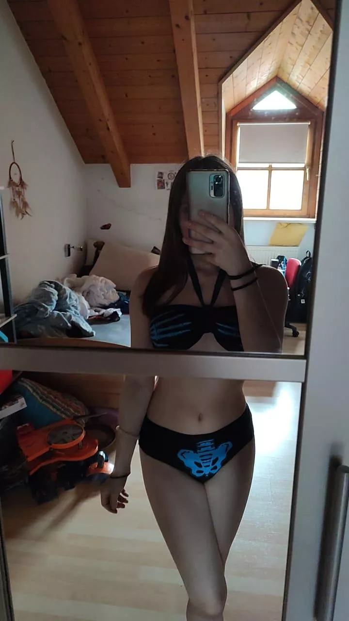 [18] pls just ignore the messy backround🥲