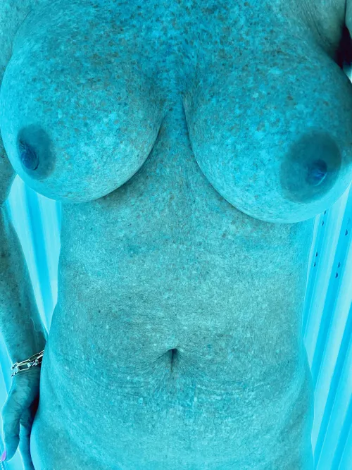 A selfie before I take care of myself in the tanning salon