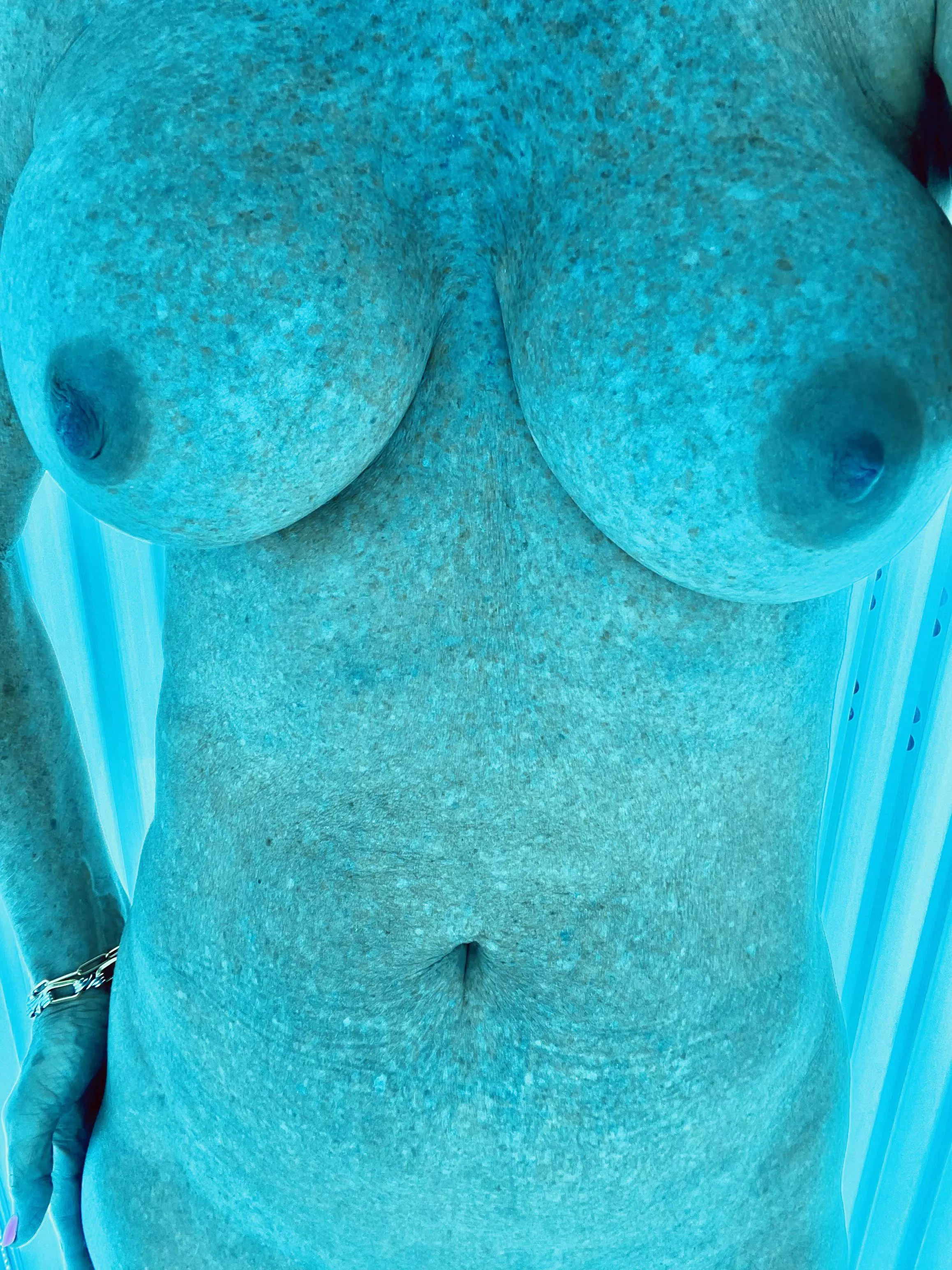 A selfie before I take care of myself in the tanning salon