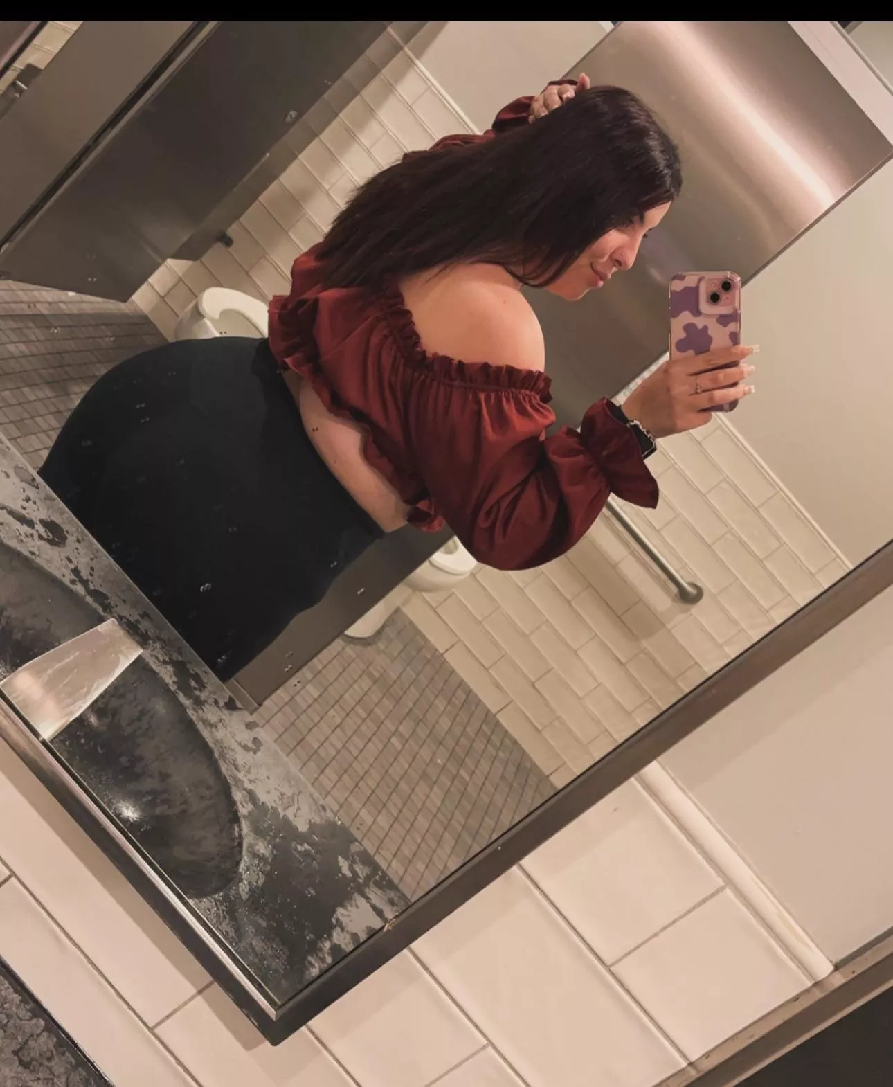 Any girls wanna spit on my pussy and rub clits?