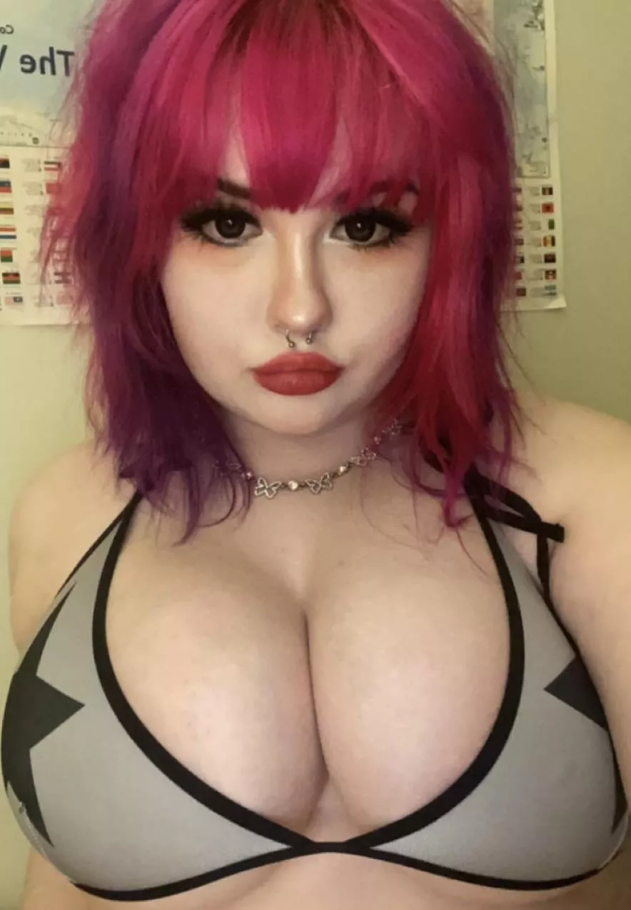 any older guys into short 19yo goth girls with daddy issues?