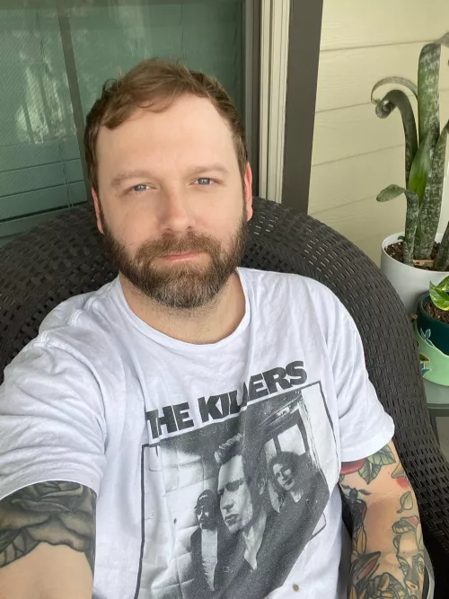 Beard or no beard? That is the question 🤔.