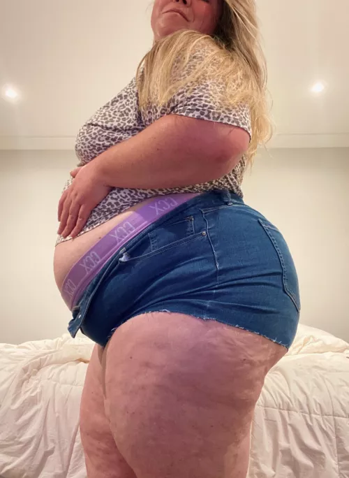 Belly now matches the booty 🐷