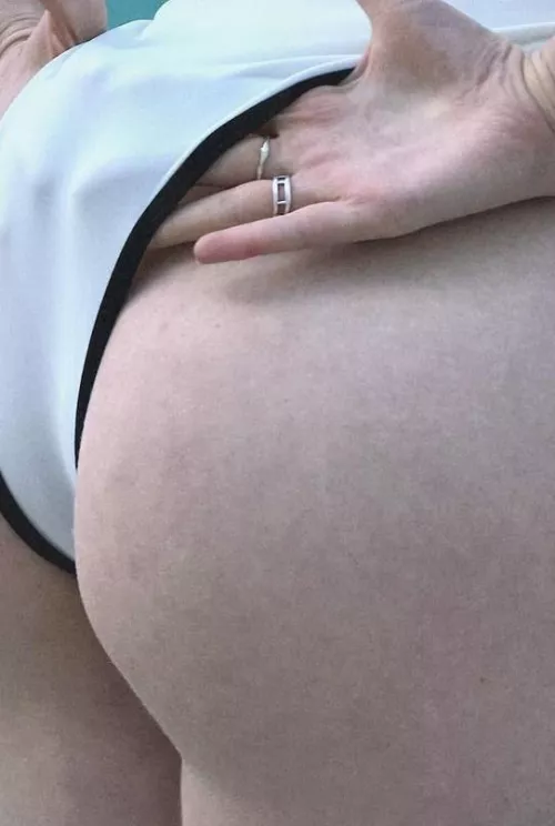 Big and tasty ass, slap me!