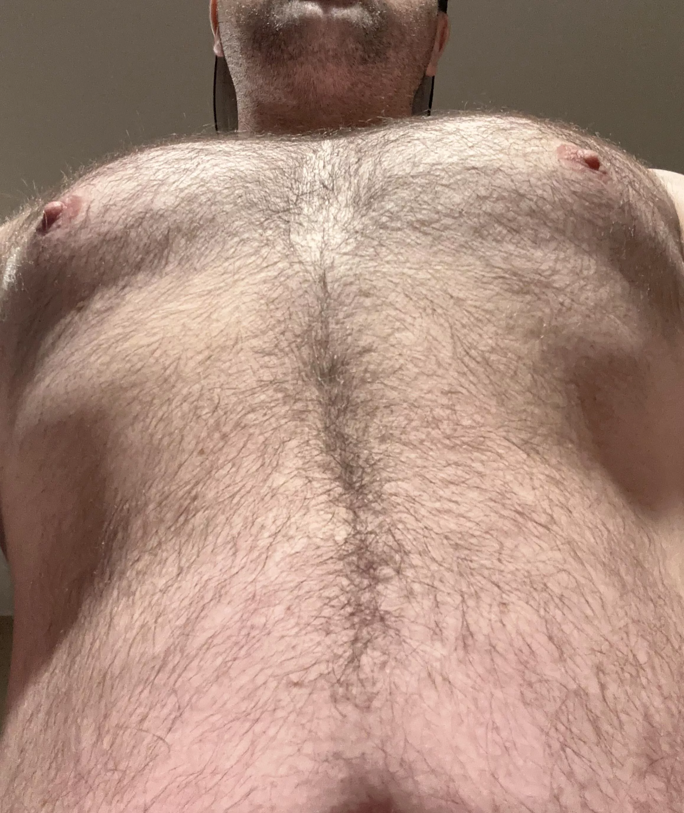 Come lay down babe 😏