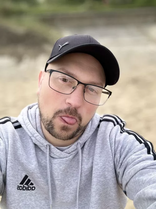 Could someone cum on my glasses please