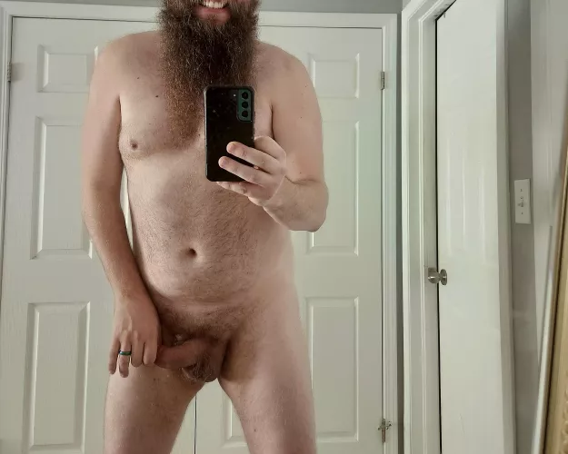 Cubbin' and vibin'. 🪞🪞