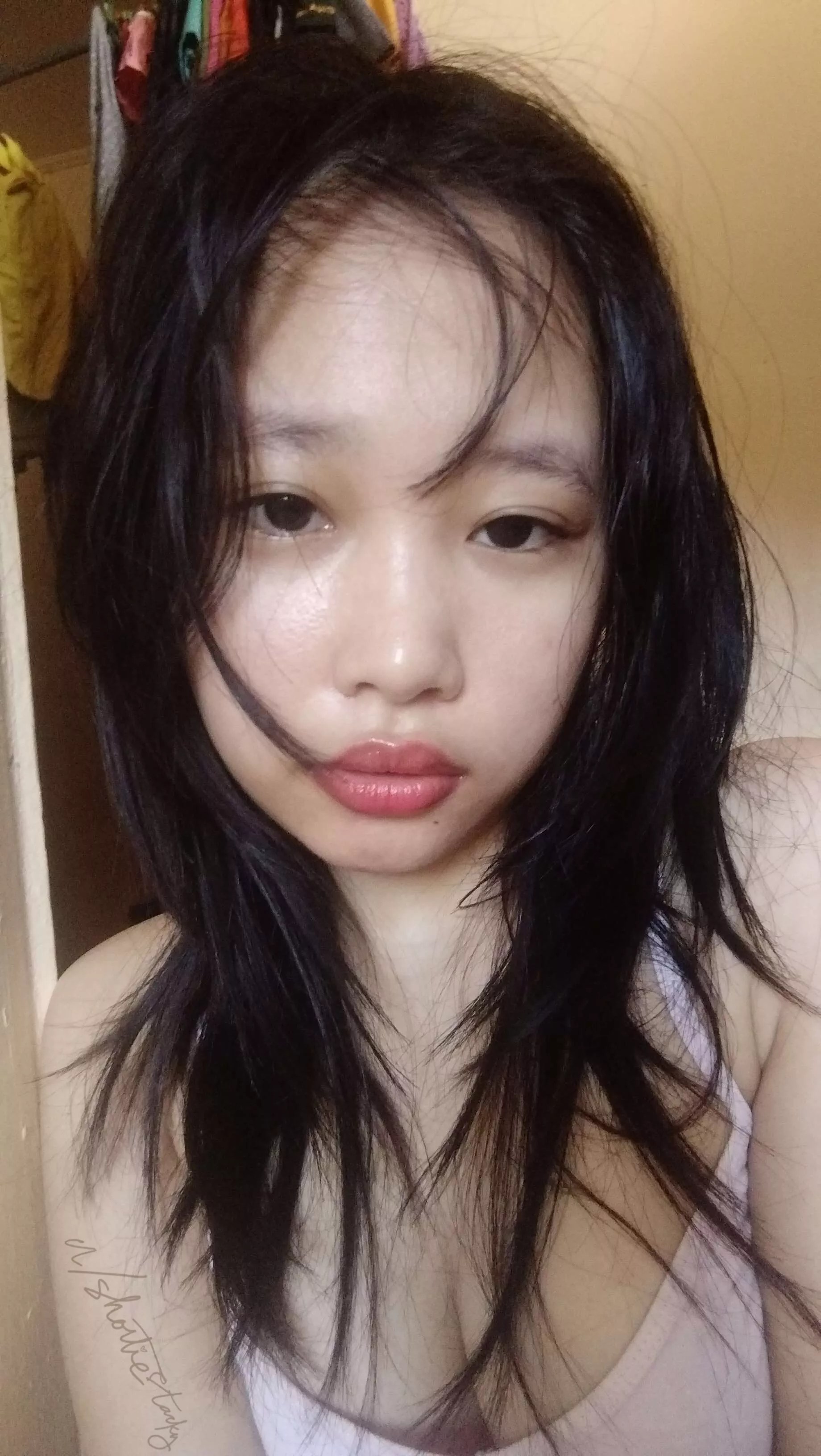 Do you like me better barefaced? 