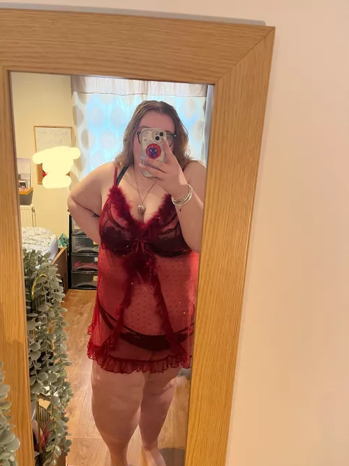 Feeling pretty in red 🥰 (22f) 