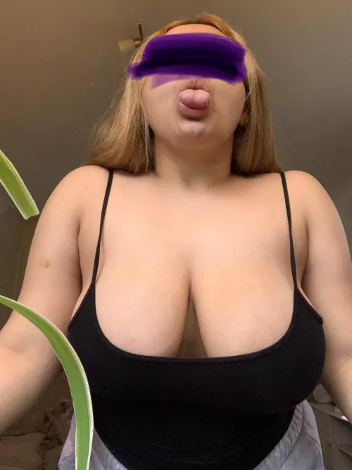 Felt a bit cheeky after work today- from your naughty chick nextdoor x