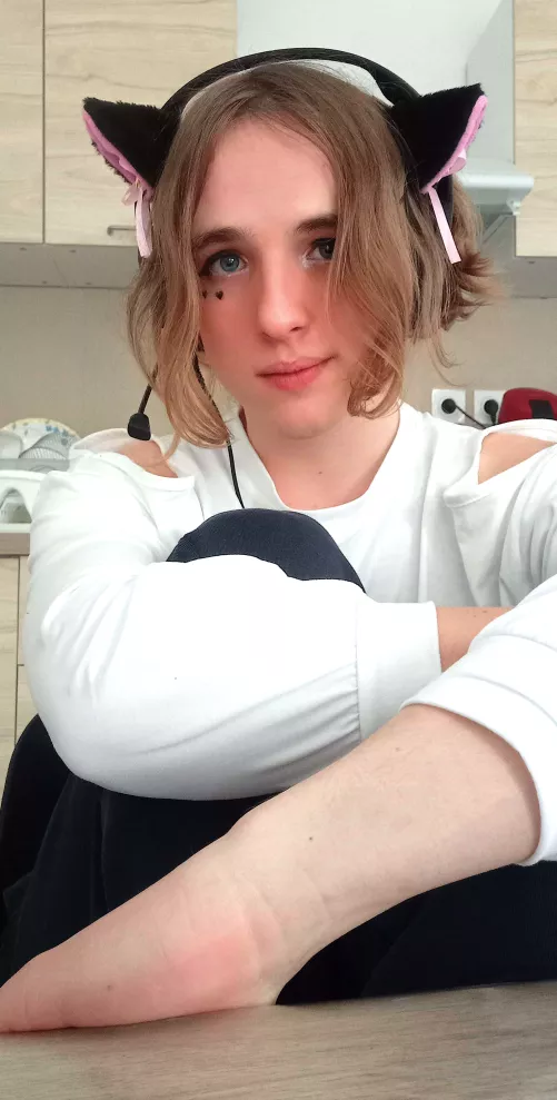 Gaming time with my friends ❤️(they don't know i look like this actually😂)