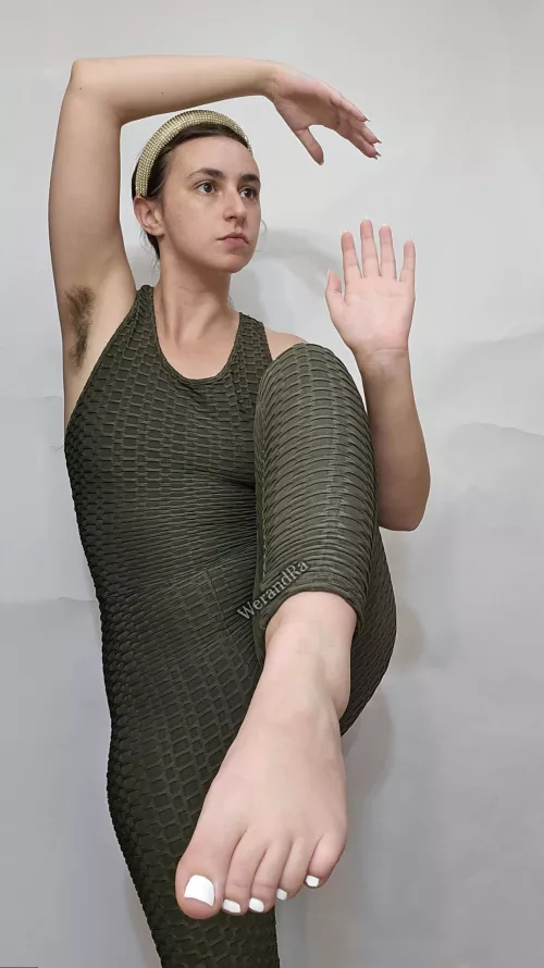 Hairy pits and white toes. Which do you think smells better after a workout?