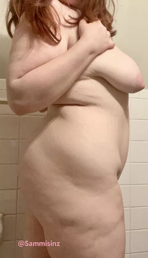 Heading to the shower cuz things tend to get messy💦🥰