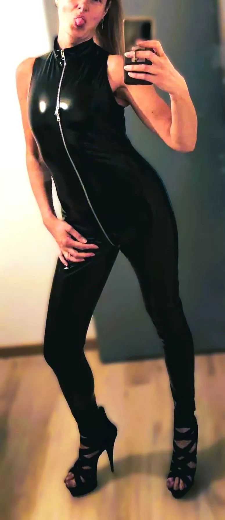 Hello you... how you doin ? :p