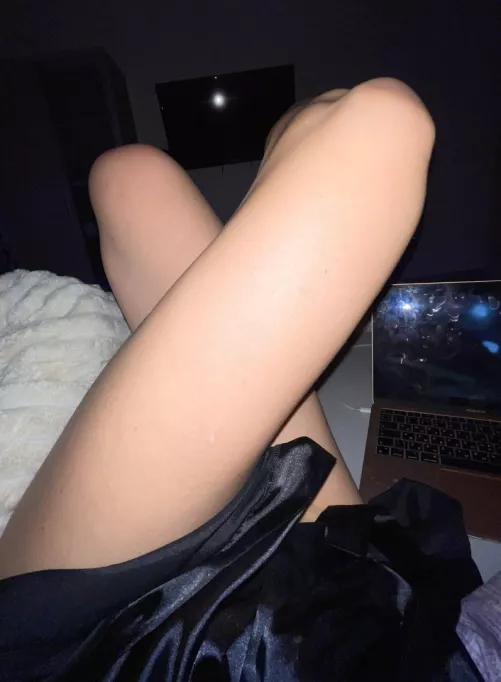 I can't sleep without hugging someone