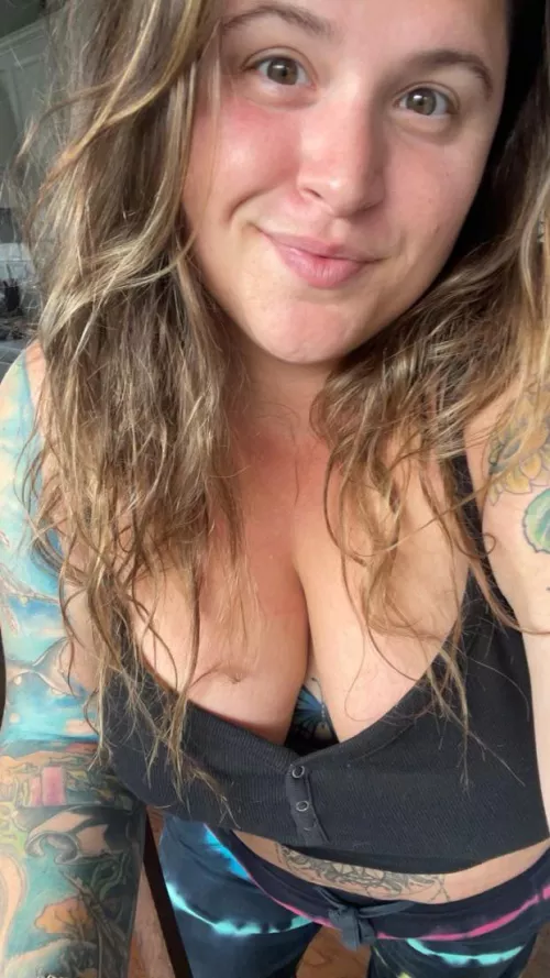 I hope a BBW stoner covered in tattoos can cure those Monday blues!