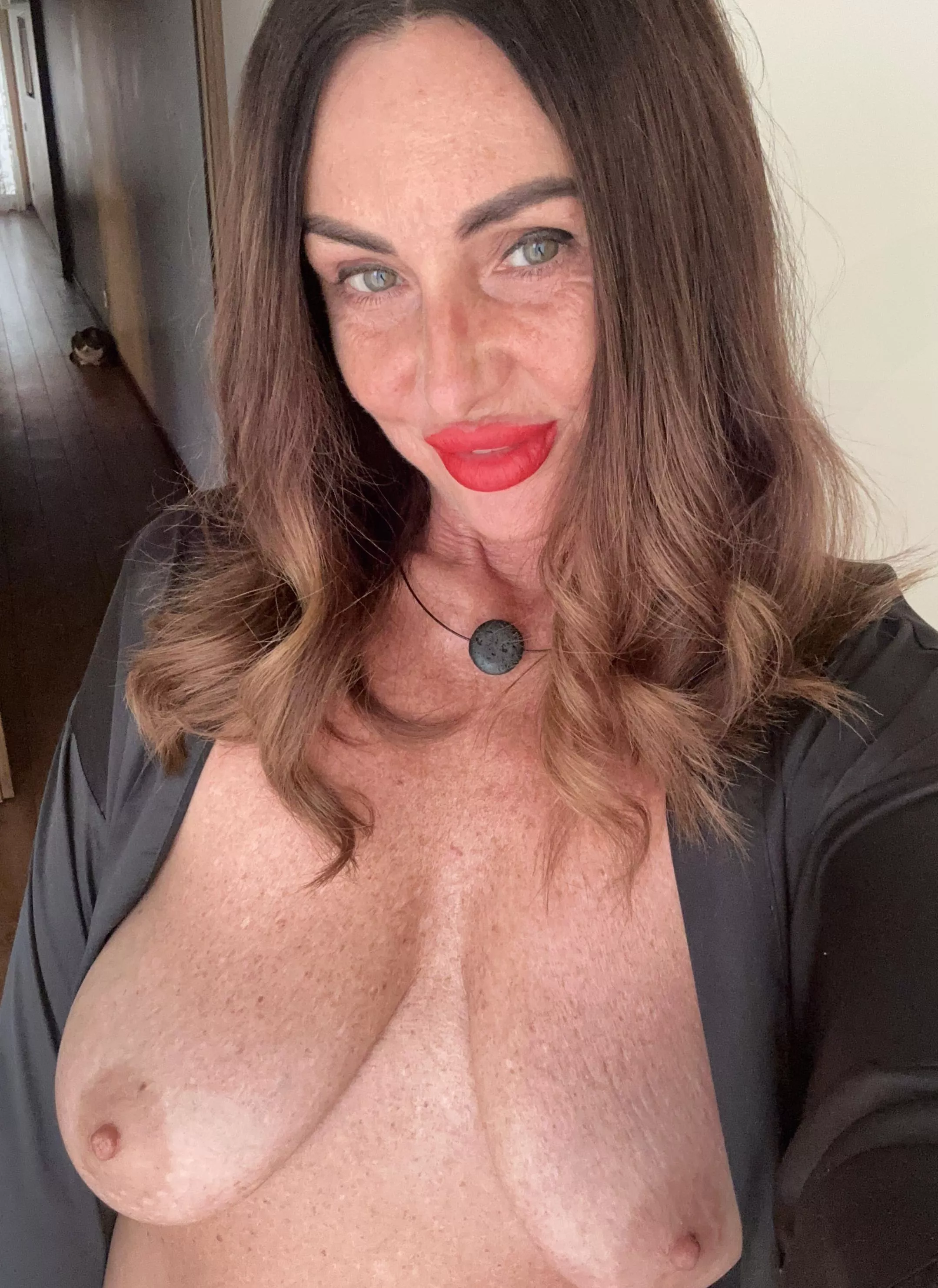 I like hypnotizing men with my boobies