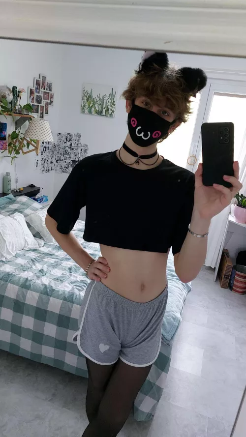 I'm posting for the first time and I hope I look Good ( > 〰 < )