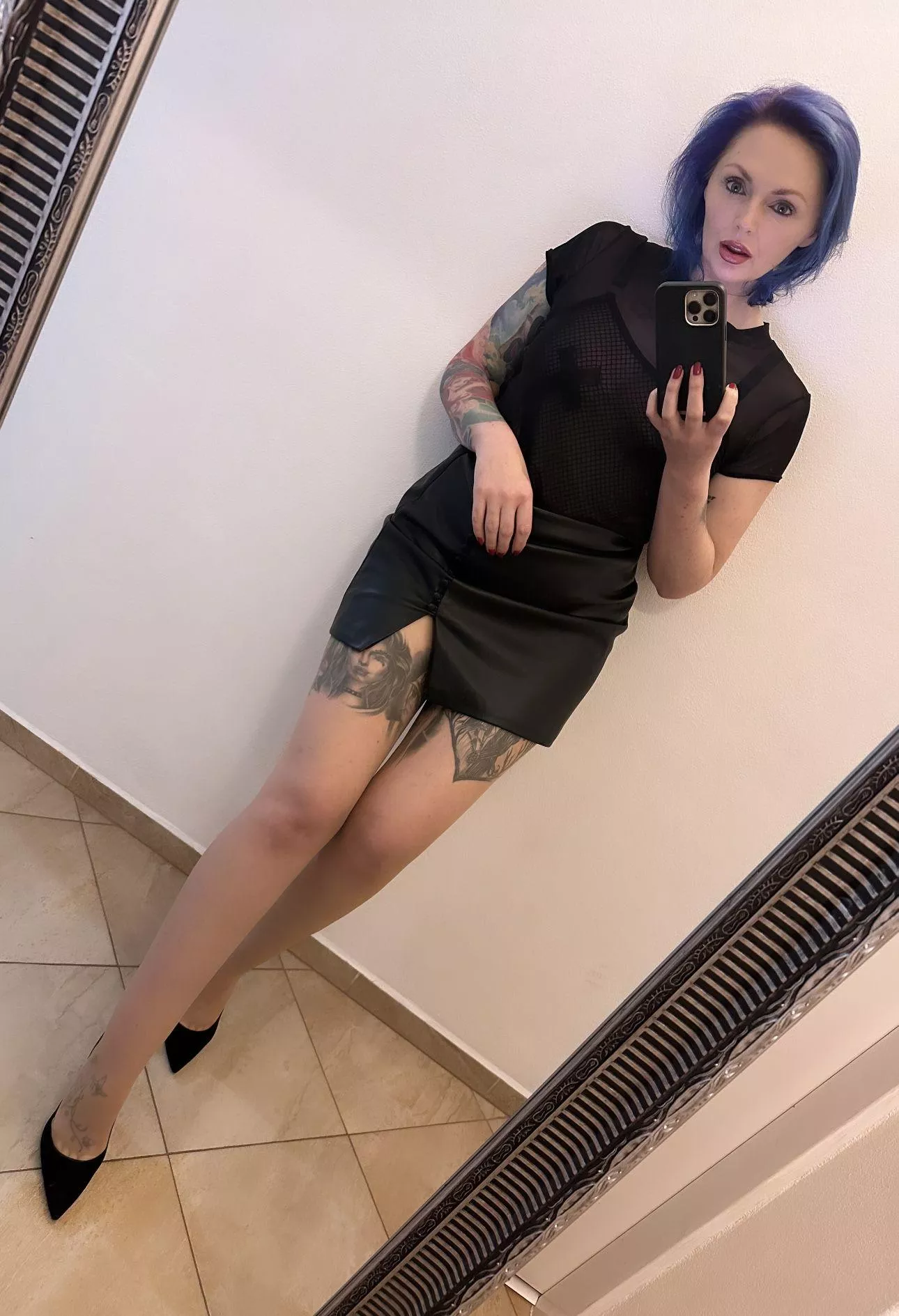 Little leather mini and long legs