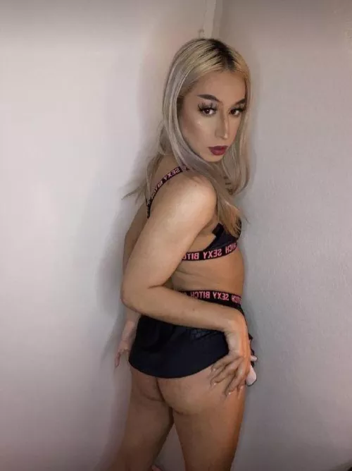 Living life in full bloom, just like my booty 🍑🔥